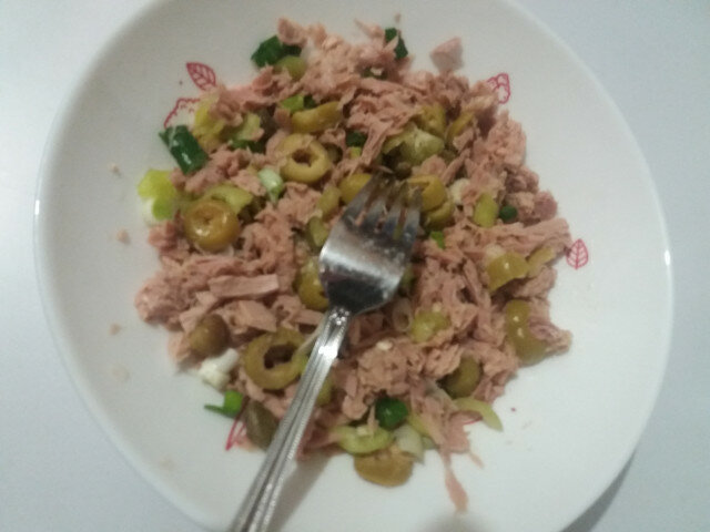 Obrok salata sa tunjevinom