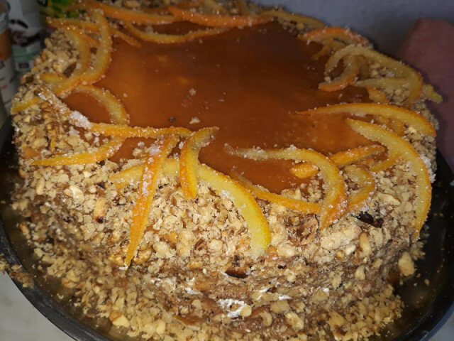 Jednostavna torta sa karamel prelivom i aromom pomorandže
