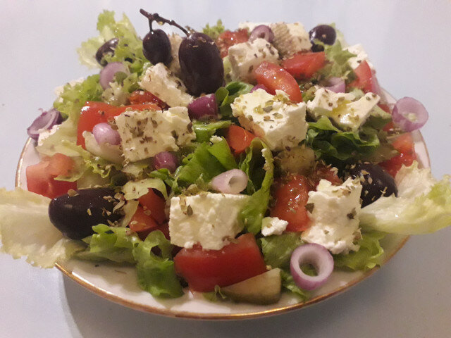 Grčka salata sa zelenom salatom