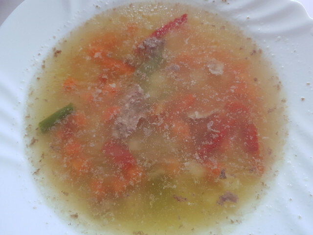 Povrtna supa sa ćurećim batakom