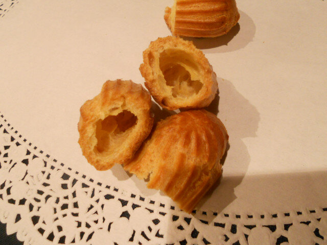 Francuski ekleri sa krem kafom i dekoracijom od maskarpone sira