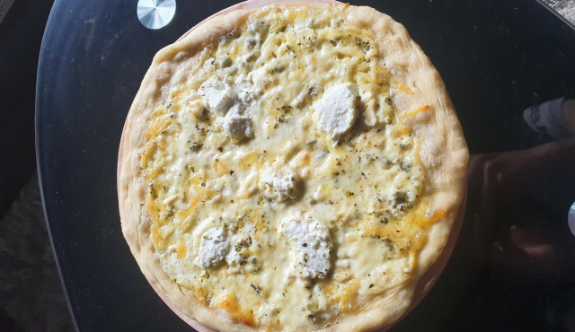 Pica sa četiri vrste sira i pavlakom