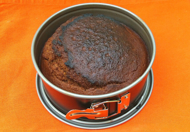 Kakao torta sa kruškama i jagodama