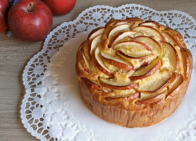 Ruža kolač sa jabukama