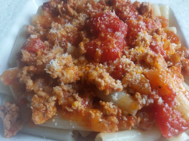 Testenina u paradajz sosu sa patlidžanom i mesom