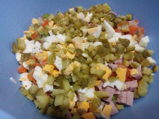 Ruska salata sa gotovom mešavinom povrća