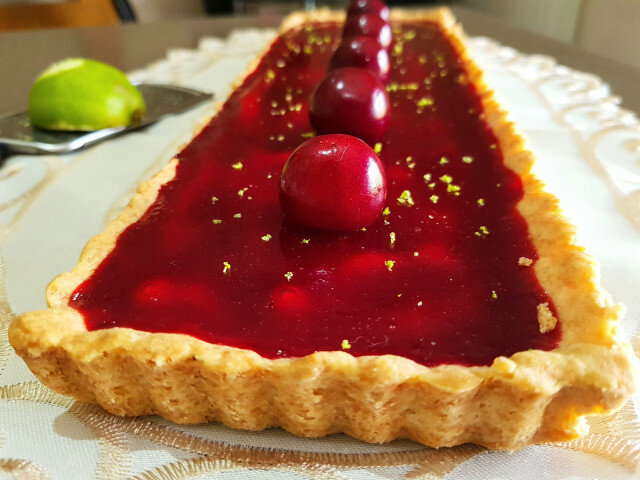 Tart od trešanja sa belom čokoladom