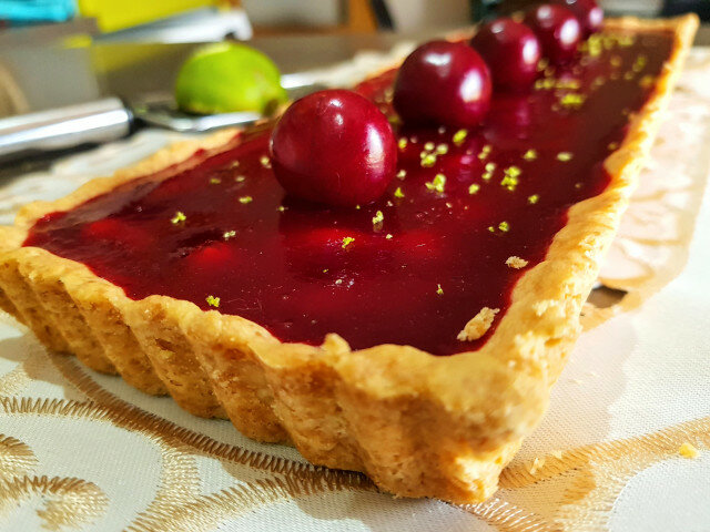 Tart od trešanja sa belom čokoladom