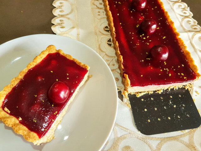 Tart od trešanja sa belom čokoladom