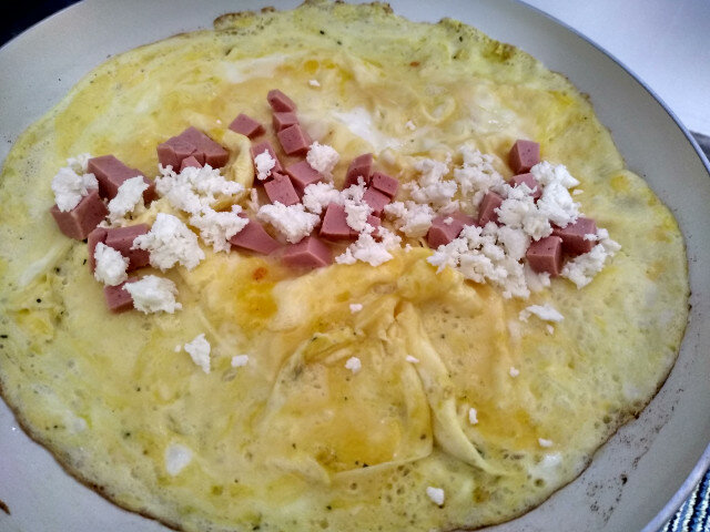 Mlečni omlet sa kobasicom