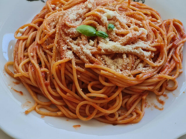 Posne špagete sa paradajz sosom