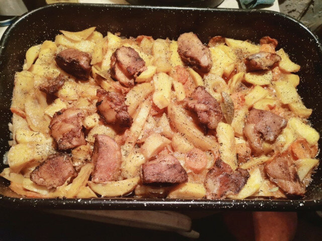 Zapečeno svinjsko meso sa krompirom