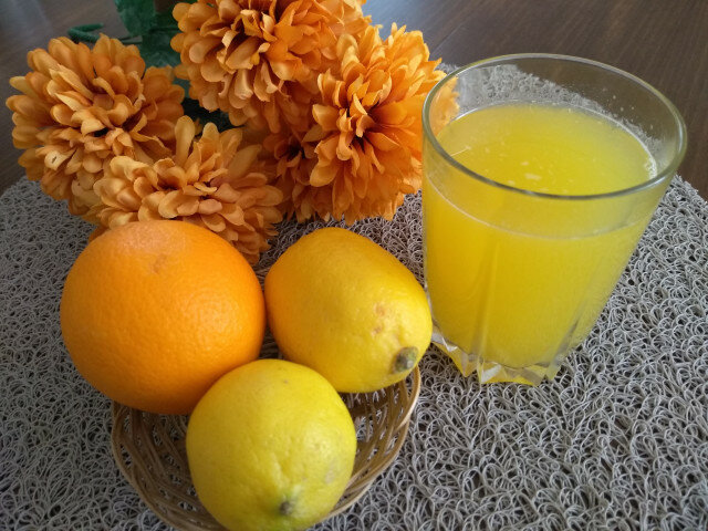Domaća limunada sa pomorandžom, limunom i mentom