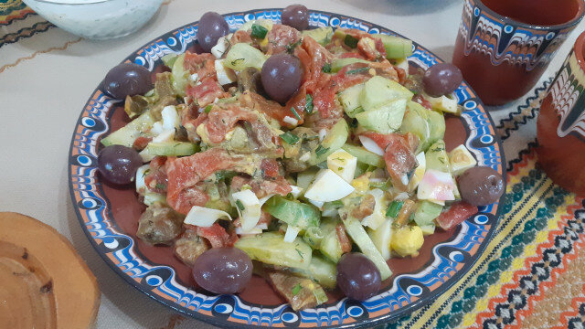 Salata sa pečenim paprikama i kuvanim jajima
