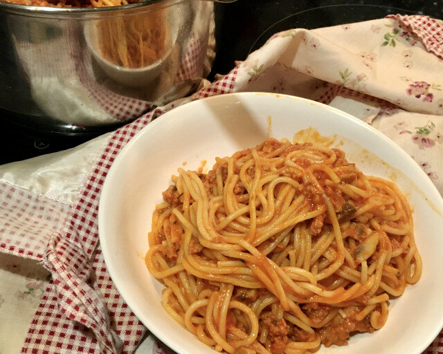 Špagete sa telećim mlevenim mesom i pireom od paprike