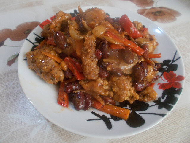 Piletina sa crvenim pasuljem i povrćem