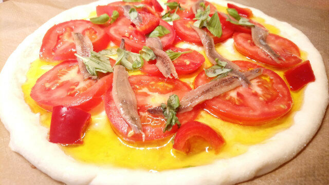 Pica sa paradajzom i sardelom