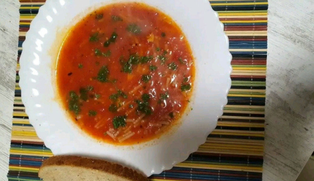 Paradajz supa sa fidom i bosiljkom