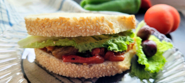 Veganski sendvič sa paprikama