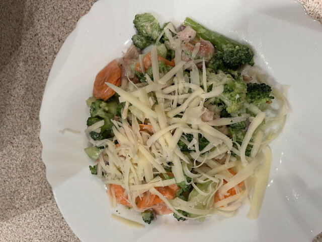 Salata od brokolija sa piletinom