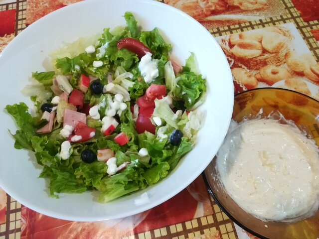 Egzotična salata sa krupkom i kotidž sirom
