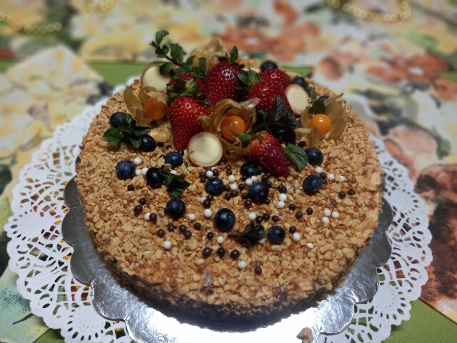 Medena torta Medovik sa karamel kremom