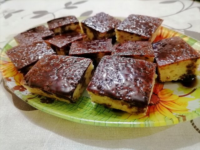 Ukusan kolač od pomorandže sa čokoladnom glazurom