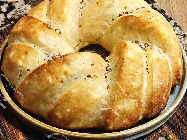 Pita sa naseckanim korama i gaziranom vodom