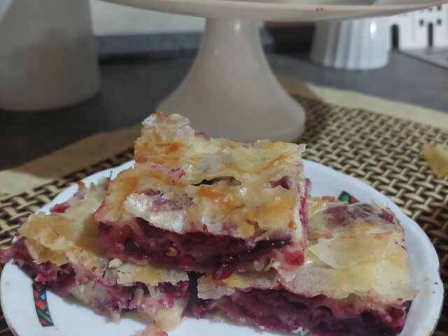 Pita sa višnjama i grizom