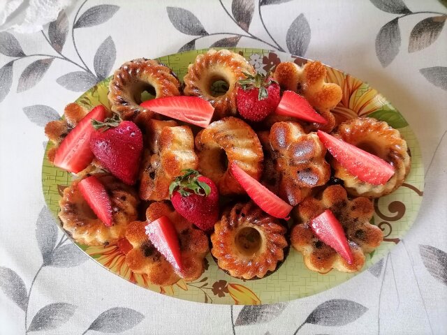 Mini keksići sa jagodama i čokoladom