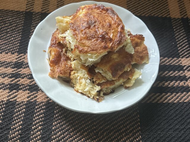 Domaća pita sa sirom i jajima