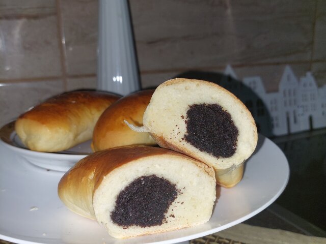 Pecivo punjeno makom